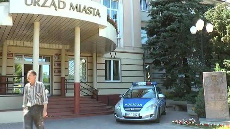 06082016_alarm_bombowy_urzedy2.mp4