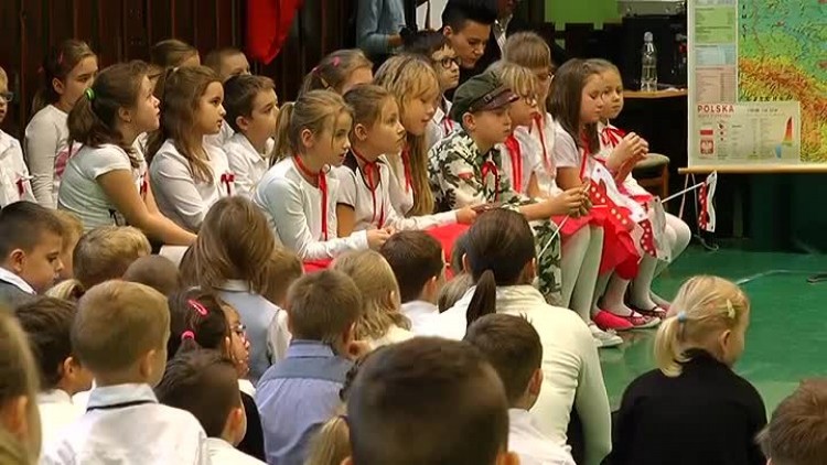 11092016_szkola_apel_dzien_niepodleglosci2.mp4