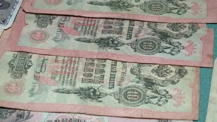 12072016_muzeum_banknoty_bombowiec_los2.mp4