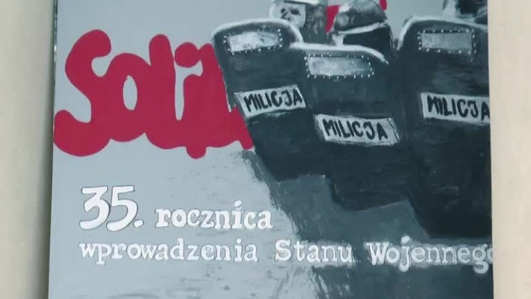 12142016_stan_wojenny_uroczystosci_muzeum_kwiaty2.mp4