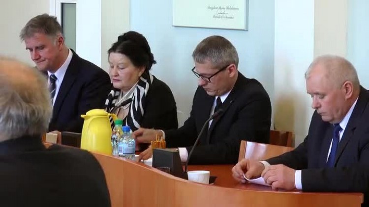 02152017_powiat_sesja_uchwala_szkoly2.mp4