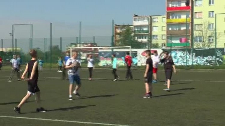 05122017_mcs_miedzyszkolny_turniej_rugby2.mp4