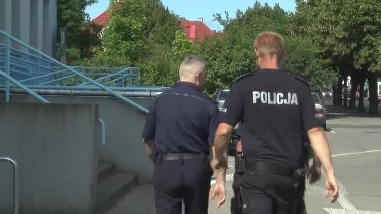 08042017_policja_dostep_aplikacja_blisko2.mp4