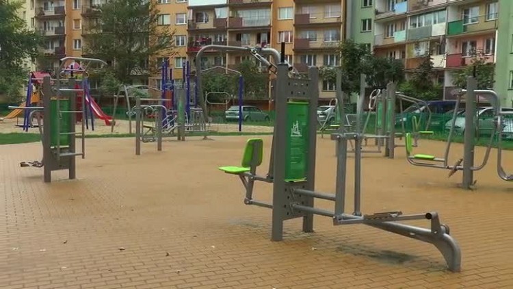 09252017_miasto_nowe_silownie_zewnetrzne_budowa2.mp4