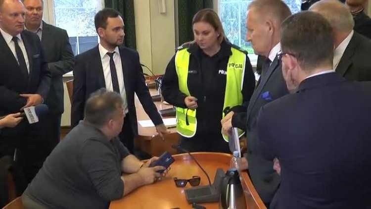 10202017_powiat_sesja_tygodniowa_przerwa_ciaglo2.mp4