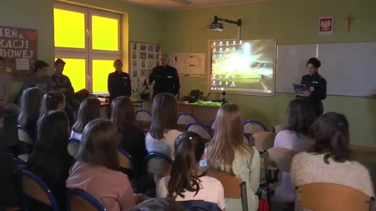 11032017_gmina_policja_cyberprzemoc_wyklady_szkola2.mp4