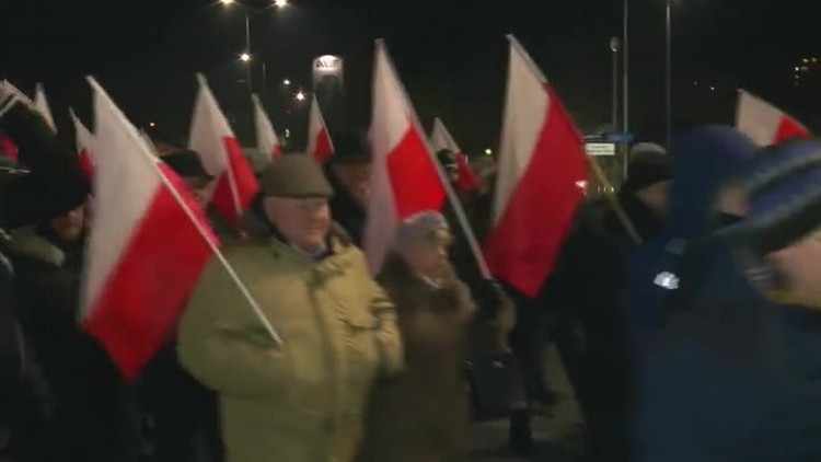 03022018_marsz_pamieci_zolnierzy_wykletych_zlozenie_kwiatow2.mp4