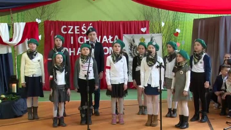 03072018_gmina_dzien_pamieci_zolnierzy_wykletych_szkola_dobrzelow2.mp4