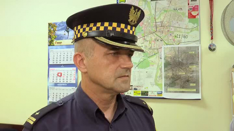 08072019_straz_miejska_osiedla_niedozwolone_parkowanie.mp4