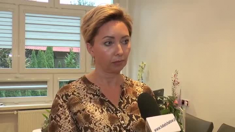 11262019_szkola_kochanowski_pijany_bezdomny_nalekcjach.mp4