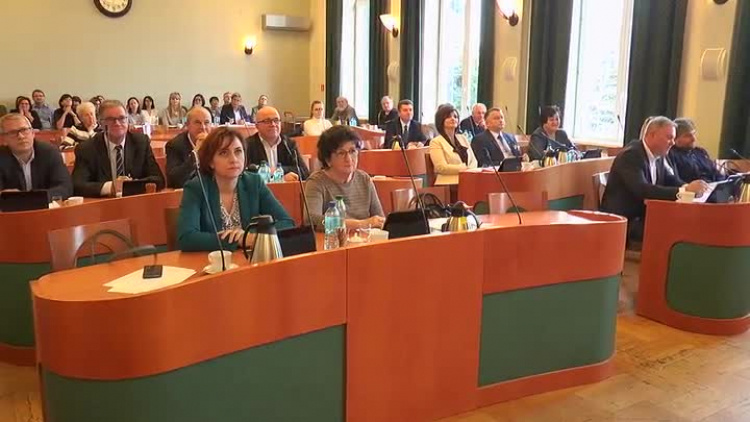 11292019_powiat_sesja_bw339lysim0w8kw_f903b4e.mp4