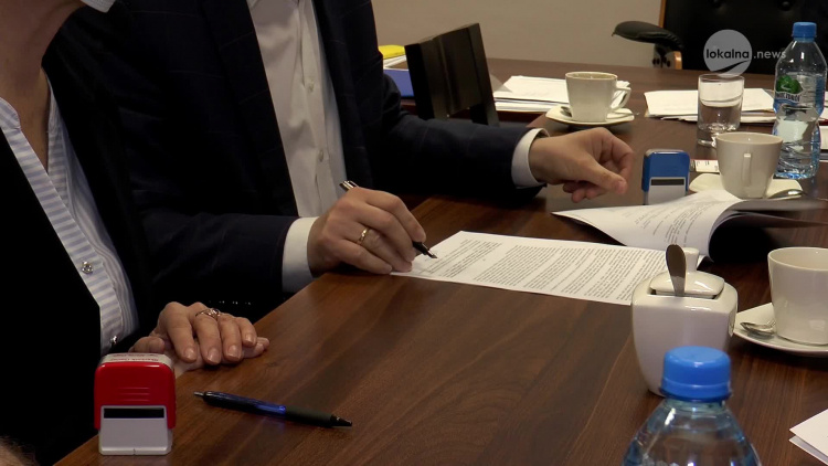 01062021-kamiensk-hala-umowa-pawlowski-sekiewicz.mp4