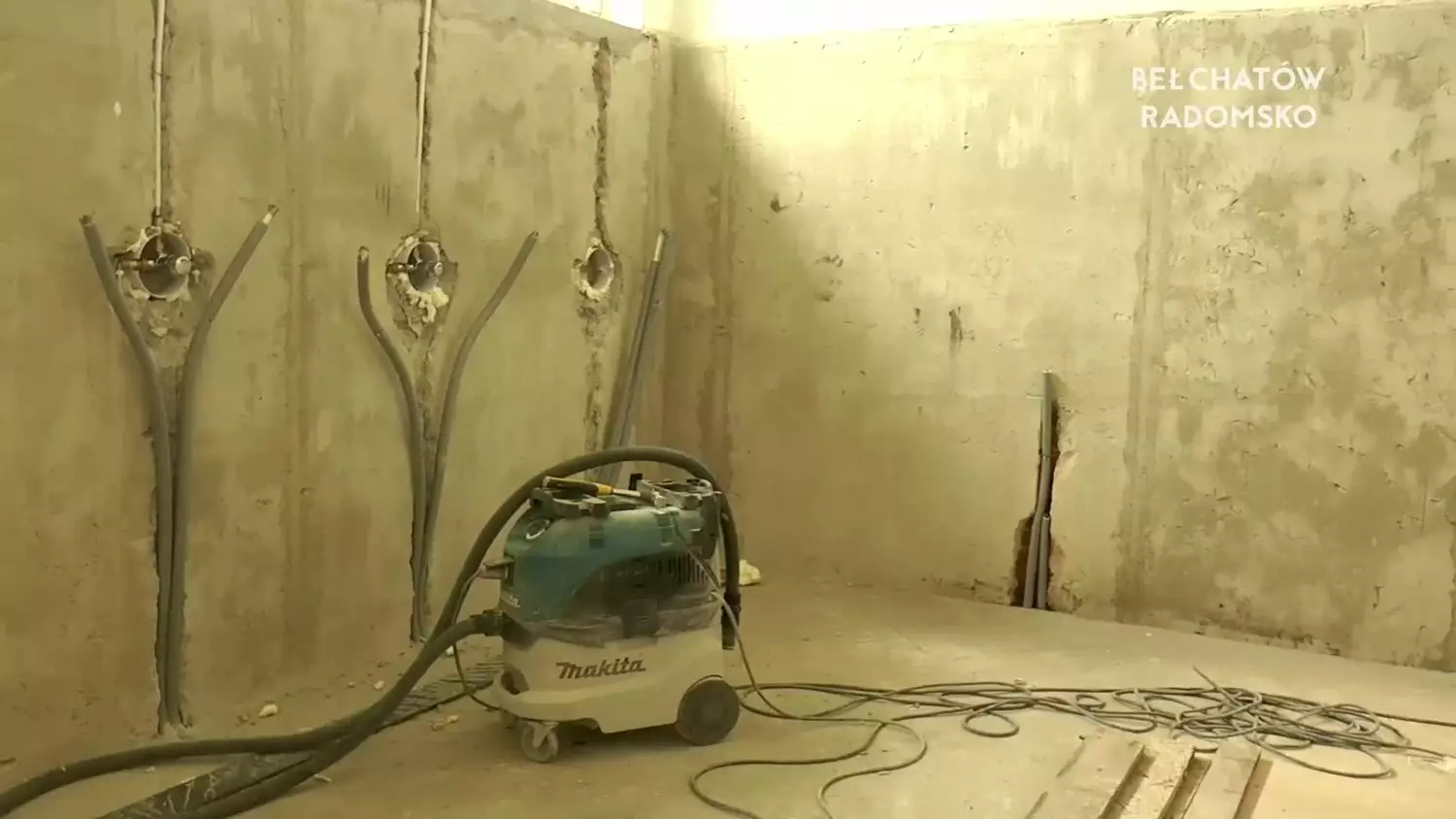 04102022-lgota-wielka-hala-remonty-www.mp4